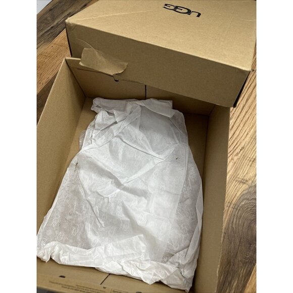 UGG womens NEW Classic Maxi Toggle boots 6 weatherproof cover - Picture 15 of 15